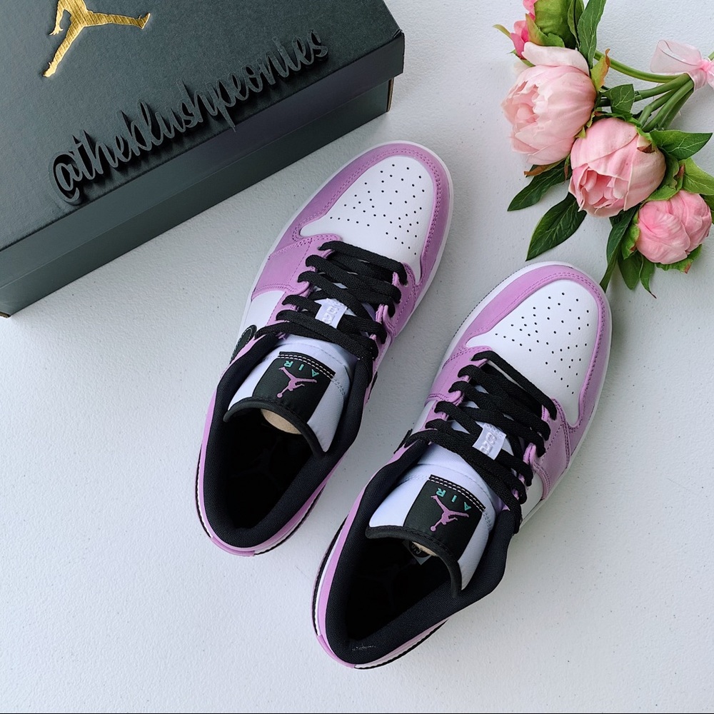 Air Jordan 1 Low NWT - Picture 7 of 10